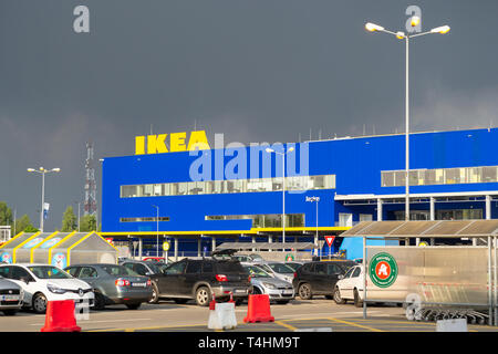 Bucarest, Roumanie - 16 Avril 2019 : IKEA Pallady, le deuxième magasin IKEA à ouvrir en 2019 dans la région de Brasov, Roumanie - Vue extérieure de la salle d'exposition principale, comme Banque D'Images