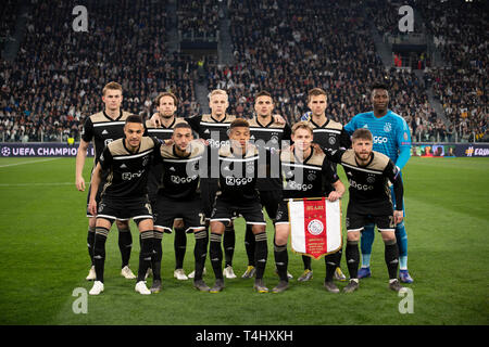 Matthijs de Ligt (Ajax) Daley Blind (Ajax) Amélie van de Beek (Ajax), Dusan Tadic (Ajax) Joel Veltman (Ajax) Andre Onana (Ajax) Daley Blind (Ajax) Noussair Mazraoui (Ajax) David Neres (Ajax) Frenkie de Jong (Ajax) Lasse Coronio (Ajax) Équipe (Ajax) au cours de l'UEFA Champions League' 'Quart de finale,2er leg, match entre la Juventus 1-2 Ajax de Allianz Stadium , le 16 avril 2019 à Turin, Italie. (Photo de Maurizio Borsari/AFLO) Banque D'Images