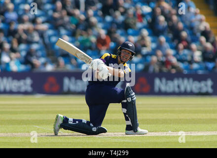 Emerald du stade Headingley, Leeds, West Yorkshire, Royaume-Uni. 17 avril 2019. Yorkshire's Gary Ballance les chauves-souris au cours de la Royal London un jour Yorkshire Cup match vs Viking Leicestershire renards à Emerald du stade Headingley, Leeds, West Yorkshire. Credit : Touchlinepics/Alamy Live News Banque D'Images