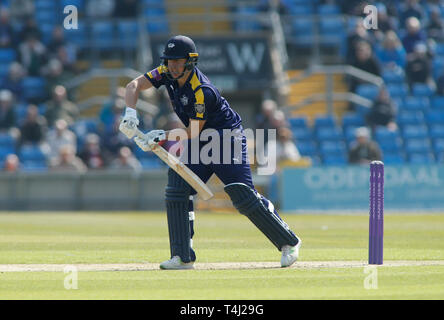 Emerald du stade Headingley, Leeds, West Yorkshire, Royaume-Uni. 17 avril 2019. Yorkshire's Gary Ballance les chauves-souris au cours de la Royal London un jour Yorkshire Cup match vs Viking Leicestershire renards à Emerald du stade Headingley, Leeds, West Yorkshire. Credit : Touchlinepics/Alamy Live News Banque D'Images