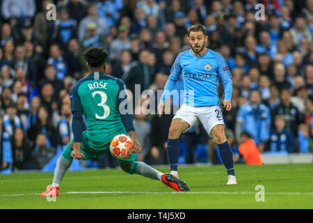 Manchester, UK. 17 avr, 2019. Etihad Stadium, Manchester, Angleterre ; Ligue des Champions, quart de finale, match retour, Manchester City v Tottenham ; Bernardo Silva (20) des scores de Manchester City pour le rendre 2-2 Crédit : Mark Cosgrove/News Images Nouvelles Images /Crédit : Alamy Live News Banque D'Images