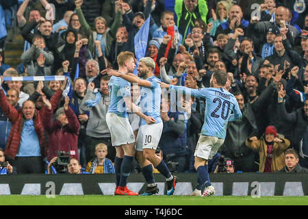 Manchester, UK. 17 avr, 2019. Etihad Stadium, Manchester, Angleterre ; Ligue des Champions, quart de finale, match retour, Manchester City v Tottenham ; Sergio Aguero (10) des scores de Manchester City pour le rendre 4-2 Crédit : Mark Cosgrove/News Images Nouvelles Images /Crédit : Alamy Live News Banque D'Images