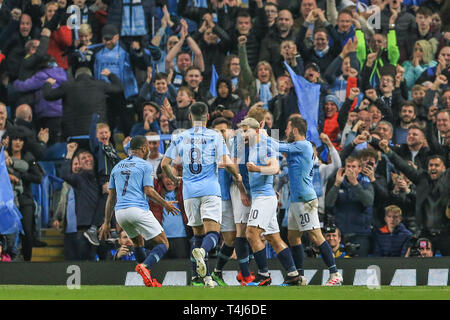 Manchester, UK. 17 avr, 2019. Etihad Stadium, Manchester, Angleterre ; Ligue des Champions, quart de finale, match retour, Manchester City v Tottenham ; Sergio Aguero (10) des scores de Manchester City pour le rendre 4-2 Crédit : Mark Cosgrove/News Images Nouvelles Images /Crédit : Alamy Live News Banque D'Images