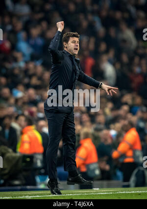 Manchester, UK. 17 avr, 2019. Gestionnaire de Mauricio Pochettino Spurs lors de la Ligue des Champions 2e match entre jambe QF Manchester City et Tottenham Hotspur à l'Etihad Stadium, Manchester, Angleterre le 17 avril 2019. Photo par Andy Rowland. Usage éditorial uniquement, licence requise pour un usage commercial. Aucune utilisation de pari, de jeux ou d'un seul club/ligue/dvd publications.Õ Crédit : premier Media Images/Alamy Live News Banque D'Images