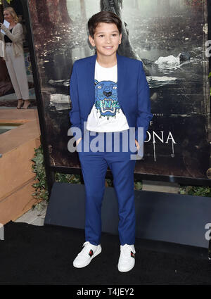 HOLLYWOOD, CA - 15 avril : Roman Christou arrive à la première de la Warner Bros' 'La malédiction de La Llorona' à l'Egyptian Theatre le 15 avril 2019 à Hollywood, Californie. Banque D'Images