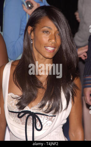 LOS ANGELES, CA. Juillet 07, 2004 : l'actrice Jada Pinkett-SMITH lors de la première mondiale, à Los Angeles, de I, Robot. Banque D'Images