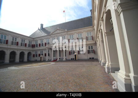 Front uni de la palais de Noordeinde du roi Willem Alexander à Den Haag (La Haye) aux Pays-Bas avec le CREST Banque D'Images