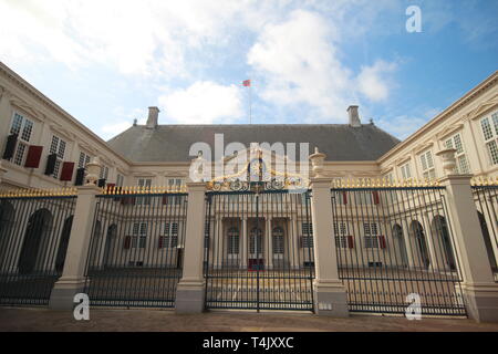 Front uni de la palais de Noordeinde du roi Willem Alexander à Den Haag (La Haye) aux Pays-Bas avec le CREST Banque D'Images