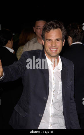 LOS ANGELES, CA. 23 septembre 2004 : l'acteur Mark Ruffalo au party de lancement de DVD, à Los Angeles, pour son film Eternal Sunshine of the Spotless Mind. Banque D'Images