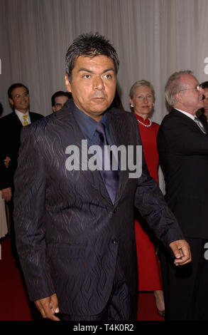 LOS ANGELES, CA. 02 octobre 2004 : comédien George Lopez à Noche de Niños événement au Beverly Hills Hilton au profit de l'Hôpital pour enfants de Los Angeles. Banque D'Images