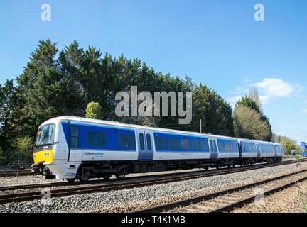 Une vue générale d'une classe 165 Chiltern Railways train dans Princes Risborough station dans le Buckinghamshire. Banque D'Images