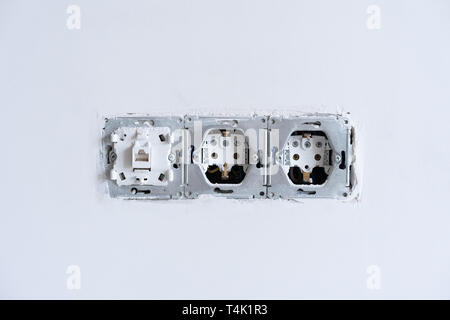 Câblage électrique dans l'appartement - sockets close-up Banque D'Images