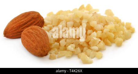 Petits morceaux d'amandes hachées avec l'ensemble de ceux Banque D'Images