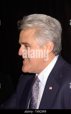 LOS ANGELES, CA. 15 octobre 2004 : l'humoriste Jay Leno à la 4e Conférence annuelle de Adopt-A-Minefield Gala au Century Plaza Hotel, Los Angeles, Californie. Banque D'Images