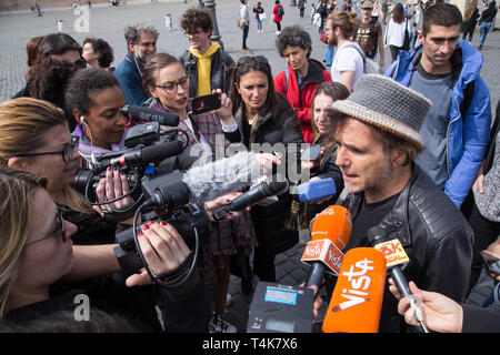 Roma, Italie. Apr 16, 2019. Andrea Satta certains élèves présents le FridayForFuture événement qui aura lieu à Rome le 18 mars prochain Crédit : Matteo Nardone/Pacific Press/Alamy Live News Banque D'Images