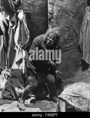 LON CHANEY comme Quasimodo Le Bossu de Notre-Dame 1923 Wallace Worsley directeur Portrait par Freulich roman Victor Hugo silent film Universal Pictures Banque D'Images