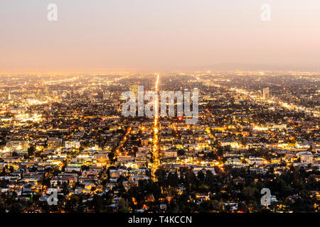 L'citylights de Los Angeles par nuit - vue aérienne Banque D'Images