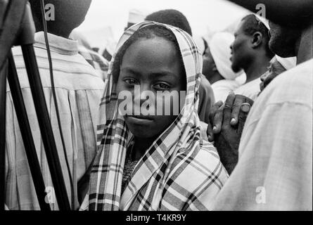 Le président Omar el-Béchir assiste à un référendum rassemblement dans les monts Nuba, au Soudan, en mai 2004. Banque D'Images