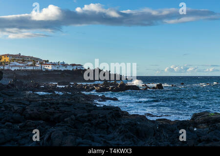 Afficher le long de la côte de Playa San Juan, Tenerife, Canaries, Espagne Banque D'Images