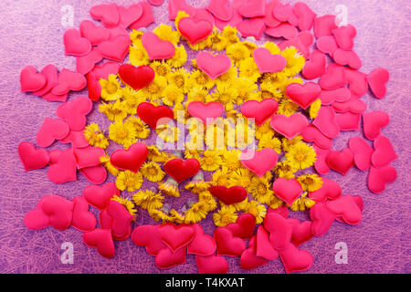 Feuille blanche décorée d'un blanc pur avec des coeurs pour la rédaction d'un message Banque D'Images