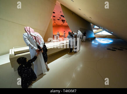 Intérieur du nouveau Musée national du Qatar, à Doha, Qatar. L'architecte Jean Nouvel. Banque D'Images