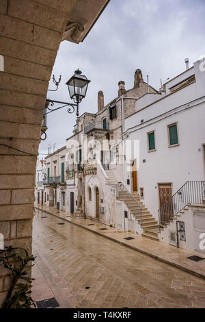 Cisternino, il domine la vallée d'Itria, dans la soi-disant Murgia dei Trulli - Pouilles, Italie Banque D'Images