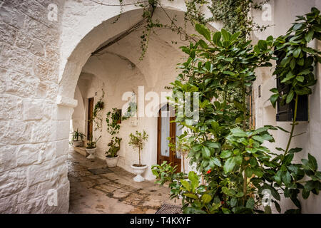 Cisternino, il domine la vallée d'Itria, dans la soi-disant Murgia dei Trulli - Pouilles, Italie Banque D'Images
