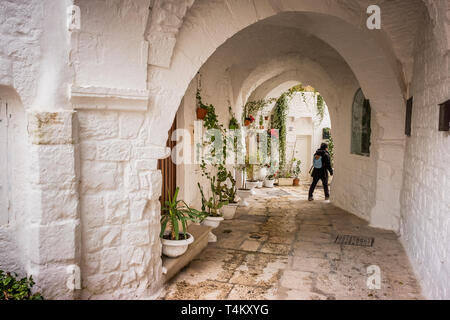 Cisternino, il domine la vallée d'Itria, dans la soi-disant Murgia dei Trulli - Pouilles, Italie Banque D'Images