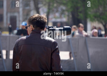 Personnes âgées asie portrait vieil homme photographe amateur copiez l'espace pour votre publicité ou de promotion du texte sur fond blanc, les gens vie c Banque D'Images