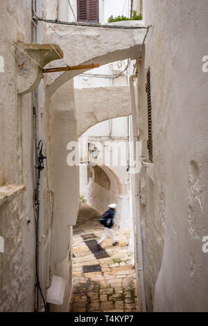 Cisternino, il domine la vallée d'Itria, dans la soi-disant Murgia dei Trulli - Pouilles, Italie Banque D'Images