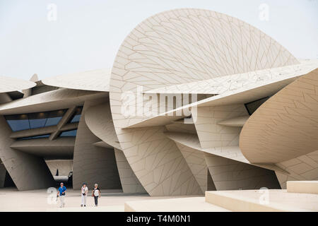 Avis de nouveau Musée national du Qatar, à Doha, Qatar. L'architecte Jean Nouvel. Banque D'Images