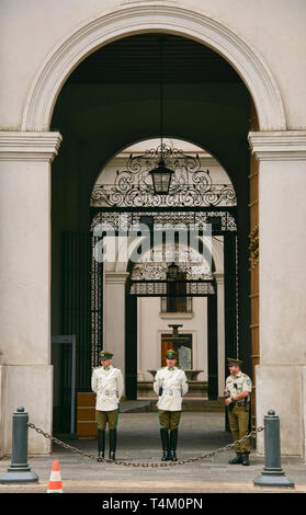 Gardiens du Palacio de la Moneda, le palais présidentiel, Santiago, Chili Banque D'Images