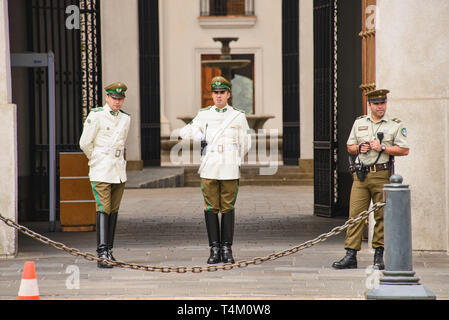 Gardiens du Palacio de la Moneda, le palais présidentiel, Santiago, Chili Banque D'Images