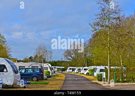 Le Broadway Caravan & Camping site du Club. Vue générale de caravanes et camping-car situé sur tous les emplacements météo ouvert toute l'année à ce site. Banque D'Images