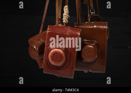 Drohobytch, Ukraine - 03 Février, 2019 : Tas de 35mm en cuir rétro caméras en vue d'en haut, Banque D'Images