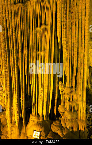 Cascade, Dim Magarasi flowstone grotte, Kestel, Alanya, Antalya, Turquie Banque D'Images