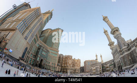 Skyline avec Abraj Al Bait (Royal Clock Tower Makkah) à La Mecque, l'Arabie Saoudite. Banque D'Images