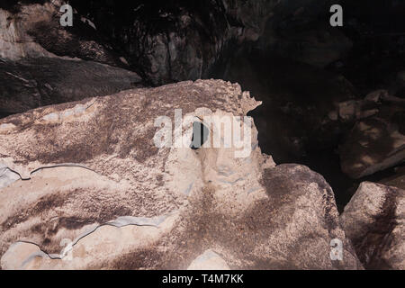 À l'intérieur de la grotte du vent près de Kuching, Sarawak, Bornéo Banque D'Images