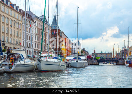 Vue sur le vieux port de Nyhavn dans le centre de Copenhague Banque D'Images