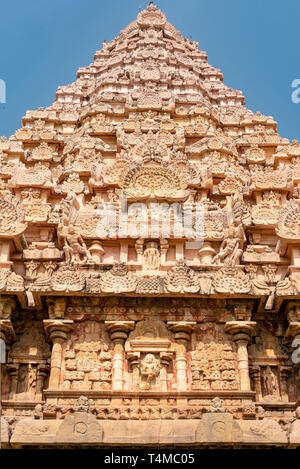 La verticale de près de l'incroyable Temple Gangaikondacholeeswaram Gangaikonda Cholapuram, dans l'Inde. Banque D'Images