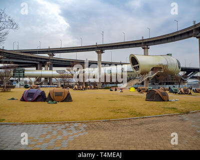 Mars 2019 - Séoul, Corée du Sud : complexe culturel J-Bug dans l'Ttukseom Hangang park et d'un célèbre spot de camping pour les jeunes Banque D'Images