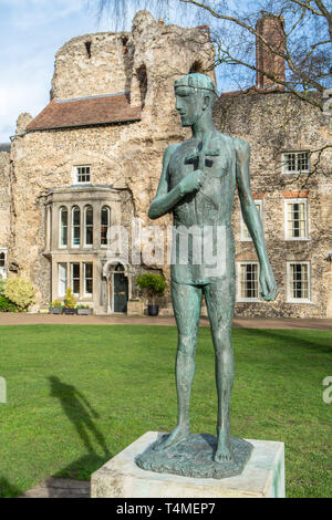 Statue de Saint Edmund, Bury St Edmunds, Suffolk, UK Banque D'Images