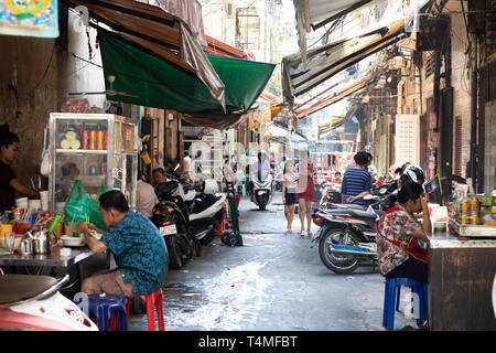 Side Street près de la marché de PSAR O Russei, Phnom Penh, Cambodge, Asie du sud-est, AsiaPhnom Penh, Cambodge, Asie du Sud, Asie Banque D'Images