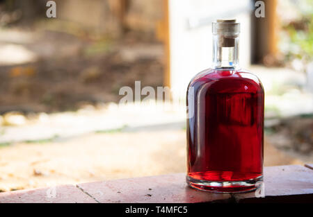 Bouteille de vin rouge maison Banque D'Images