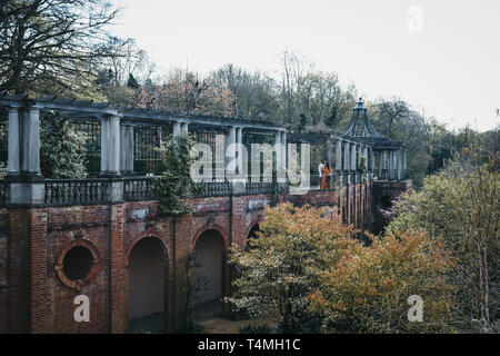 Londres, Royaume-Uni - 11 Avril 2019 : l'intérieur de la colline et Jardin Pergola à Wembley, Londres. Le salon a été ouvert au public en 1963 comme Banque D'Images