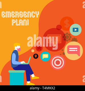 Écrit remarque montrant Plan d'urgence. Concept d'entreprise pour les actions développées pour atténuer les dommages d'événements potentiels Homme assis avec ordinateur portable et Dri SEO Banque D'Images