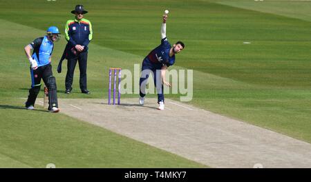 James Anderson bols dans la défaite par rapides de Worcestershire Unis Old Trafford. Banque D'Images