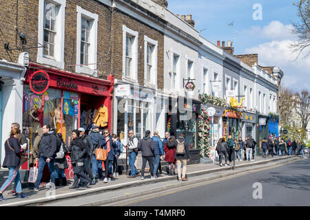 Boutiques colorées le long de Pembridge Road. Notting Hill, à l'ouest de Londres. UK Banque D'Images