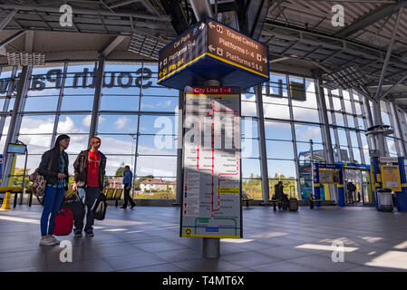 Liverpool South Parkway, gare routière, gare ferroviaire, gare, échangeur, Banque D'Images