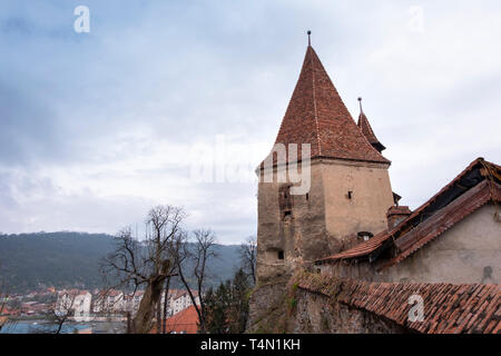 Les cordonniers' Tower, l'un des symboles de Sighisoara, sur l'image. La tour porte l'influence de l'architecture baroque, doté d''un ba hexagonale Banque D'Images